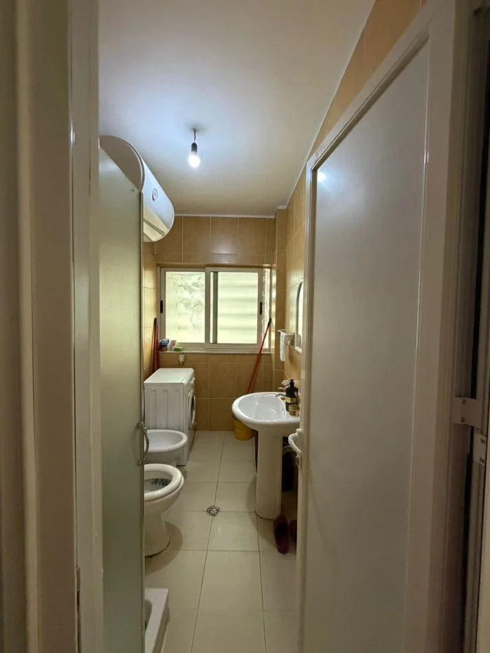 Tirane, jepet me qera apartament 1+1+Aneks+Ballkon Kati 7, 50 m² 450 € 