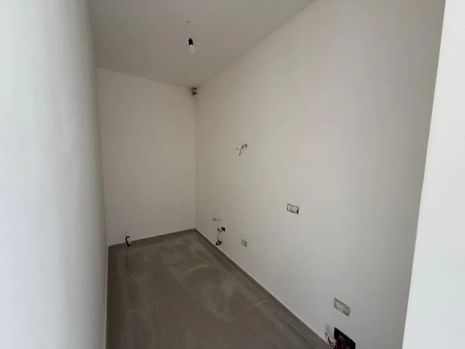 Tirane, shitet apartament 1+1 Kati 3, 150.000 € 