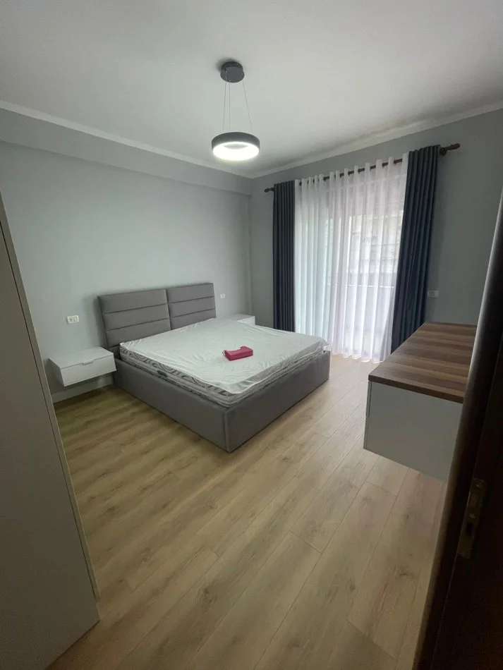 Tirane, jepet me qera apartament 1+1+Ballkon Kati 3, 70 m² 400 € (Casa Italia)