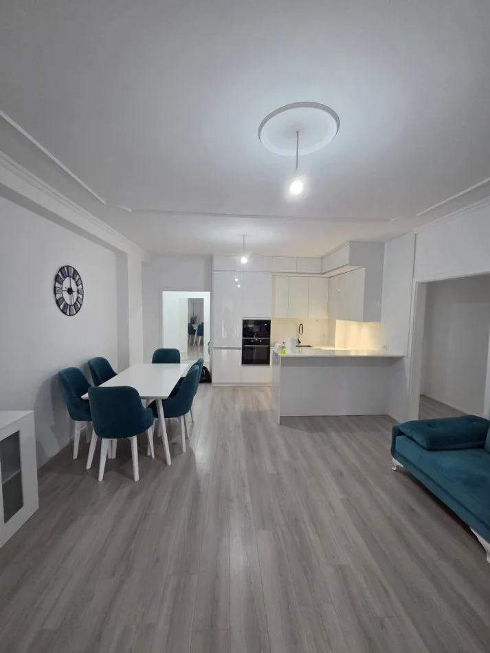 shitet apartament Kati 3, 111 m² (Rruga Studenti)