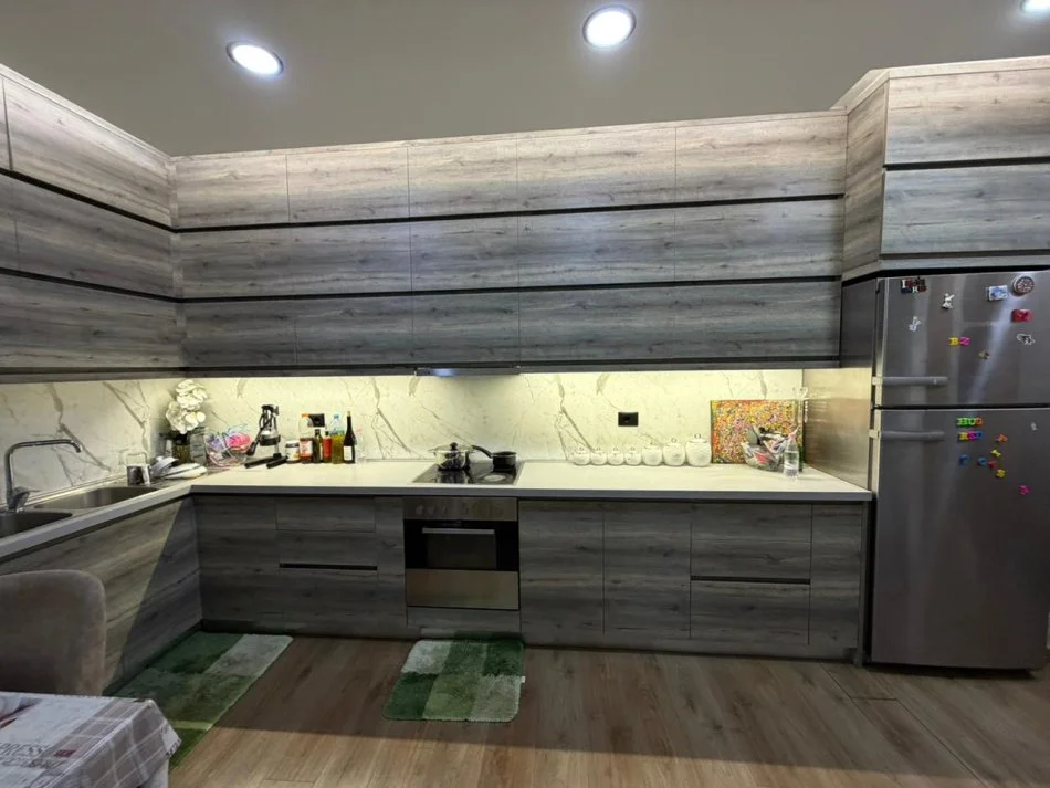 Tirane, shes apartament 2+1+Aneks+Ballkon Kati 2, 100 m² 300.000 € 