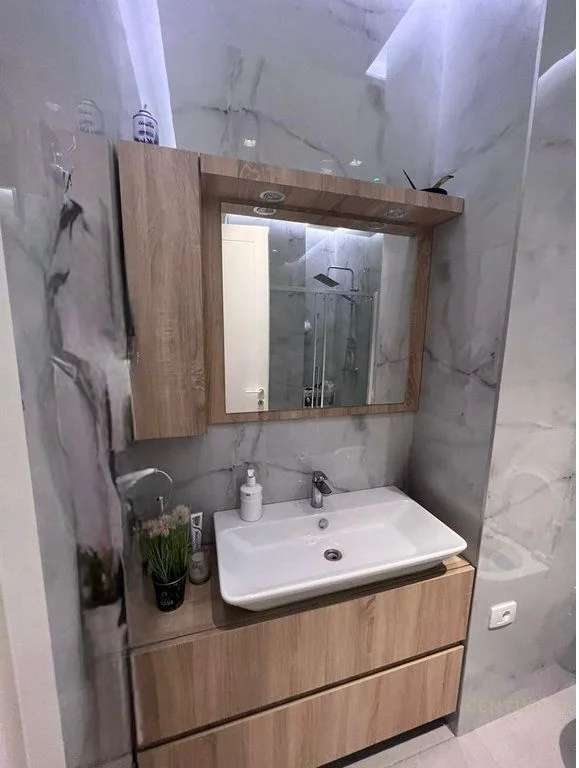 Tirane, shitet apartament 1+1+Ballkon , 77 m² 250.000 € (Kompleksi Delijorgji)