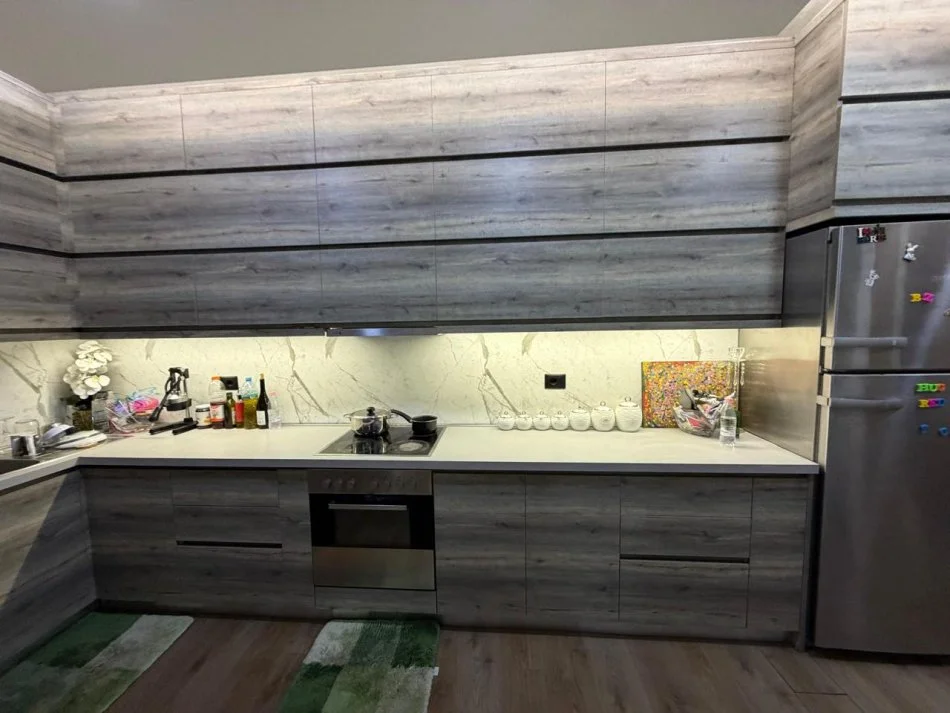 Tirane, shitet apartament 2+1+Ballkon , 100 m² 300.000 € (Komuna e Parisit)