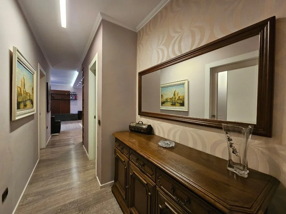 Tirane, shitet apartament 3+1+Aneks+Ballkon Kati 8, 140 m² 299.900 €