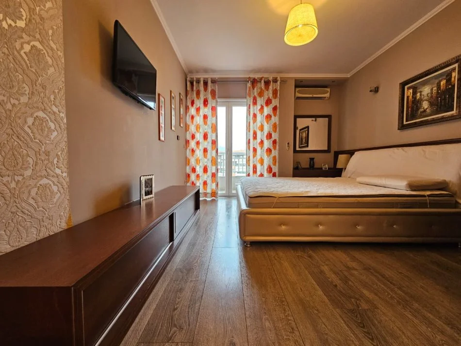 Tirane, shitet apartament 3+1+Aneks+Ballkon Kati 8, 140 m² 299.900 €