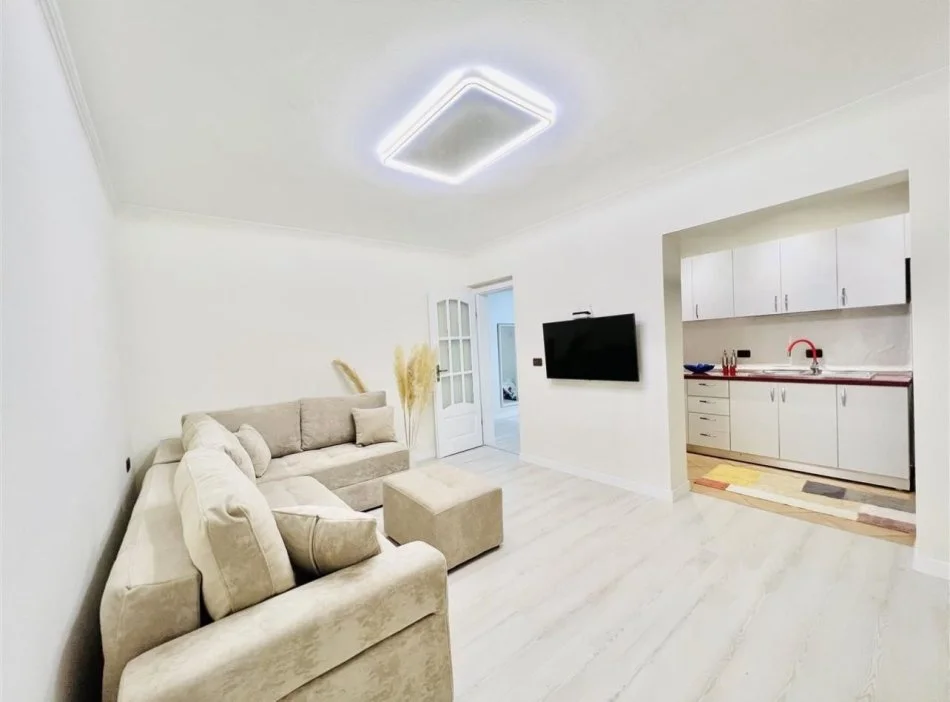 Tirane, jepet me qera apartament 1+1 Kati 3, 65 m² 600 € (STADIUMI DINAMO)