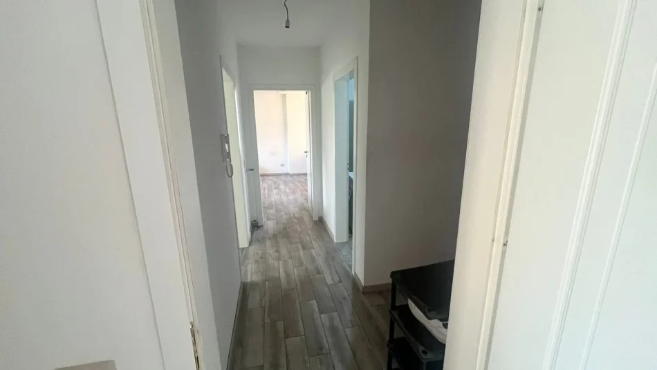Tirane, shitet apartament 2+1 Kati 2, 118 m²