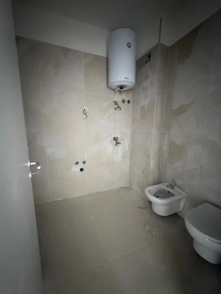 Tirane, shitet apartament 1+1+Ballkon Kati 3, 53 m² 67.000 € (Univers City)