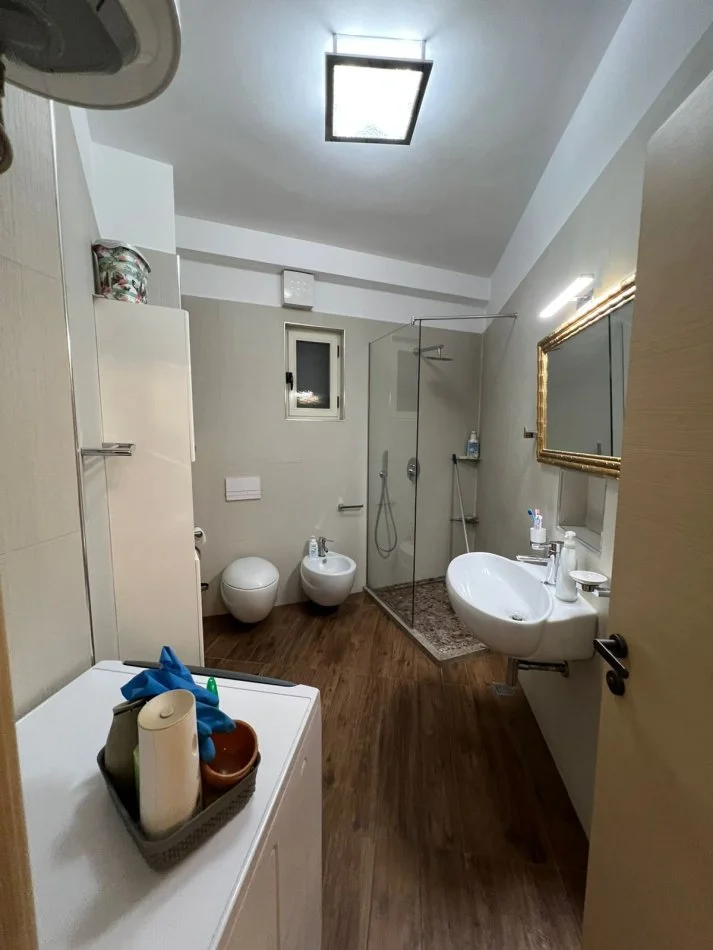 Tirane, shitet apartament 2+1 Kati 5, 92 m² 165.000 € (Astir)