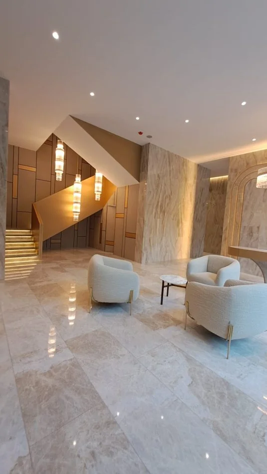 Tirane, jepet me qera zyre Kati 1, 270 m² 9.260 € 