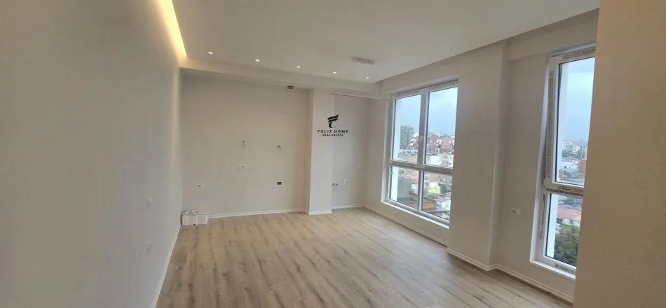 Tirane, jepet me qera zyre Kati 6, 70 m² 700 € (KOMUNA E PARISIT)