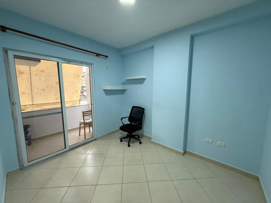 Tirane, jepet me qera apartament 2+1 Kati 2, 84 m² 600 € (Riza Cerova)