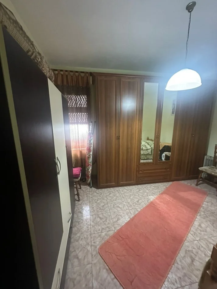 Tirane, jepet me qera apartament 2+1 Kati 5, 115 m² 1.000 € (BLLOKU)
