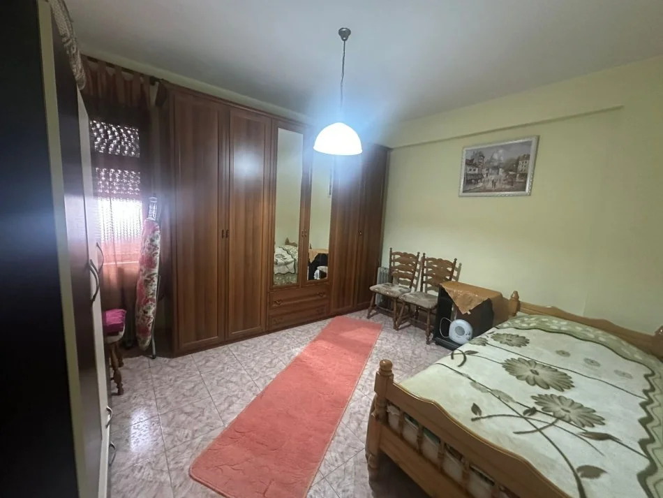 Tirane, jepet me qera apartament 2+1 Kati 5, 115 m² 1.000 € (BLLOKU)