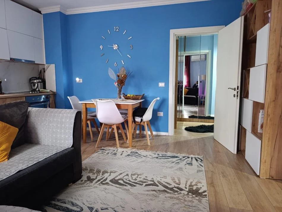 🏡 Shitet Apartament 1+1 – Rruga 5 Maji