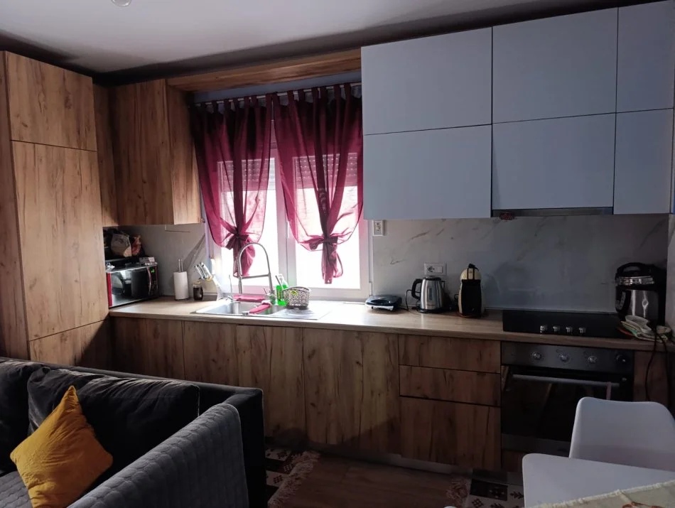 🏡 Shitet Apartament 1+1 – Rruga 5 Maji