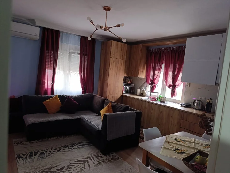 🏡 Shitet Apartament 1+1 – Rruga 5 Maji