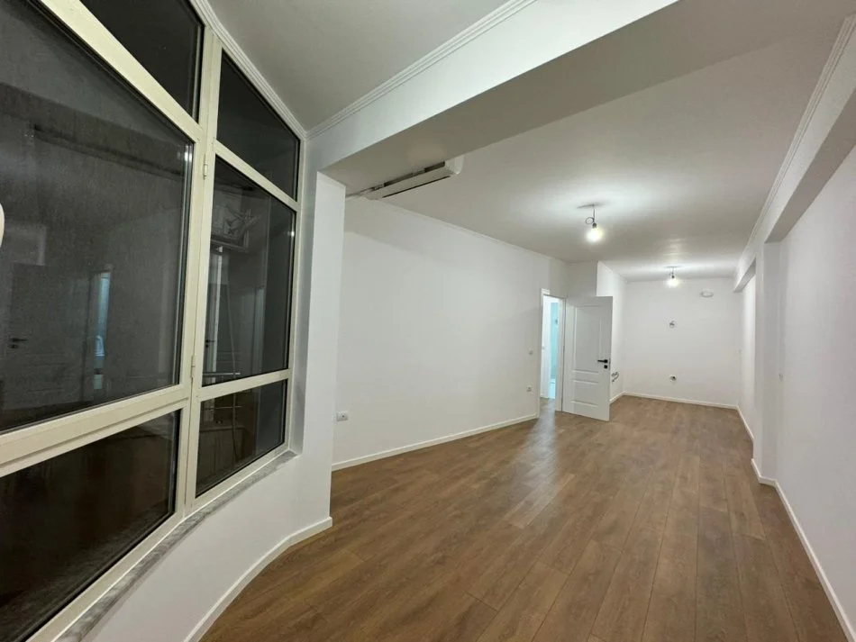 Tirane, shitet apartament 1+1 , 70 m² 108.000 € (Astir)