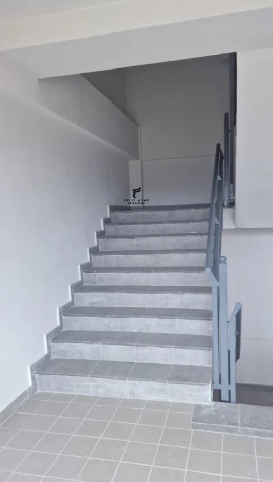 Tirane, jepet me qera magazine , 720 m² 2.200 € (KOMBINAT)