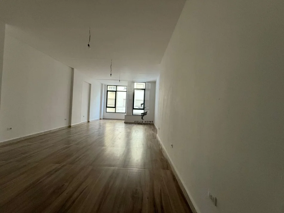 Tirane, jepet me qera zyre Kati 4, 180 m² 2.000 € (SHESHI WILLSON)
