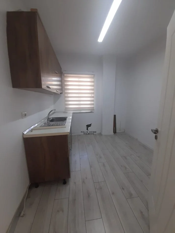 Tirane, jepet me qera zyre Kati 4, 180 m² 2.000 € (SHESHI WILLSON)