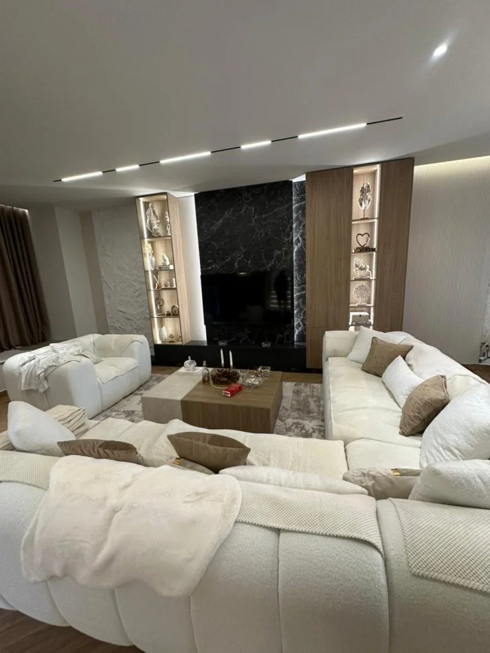 Tirane, shitet apartament 4+1+Ballkon , 225 m² (TEG)