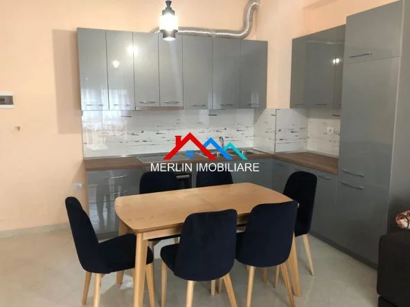 Tirane, jepet me qera 2+1+Ballkon Kati 6, 95 m² 700 € (RRUGA E KAVAJES)