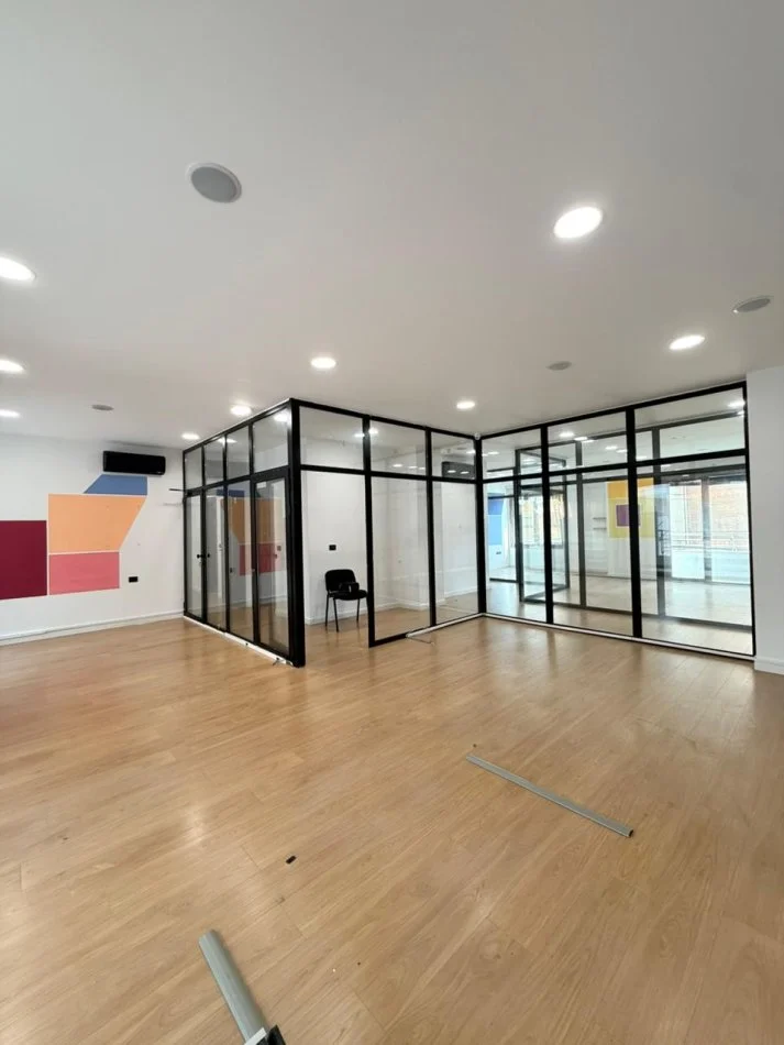 Tirane, jepet me qera zyre Kati 5, 180 m² 