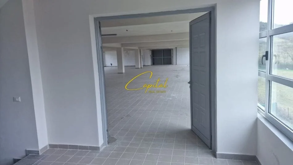 Tirane, jepet me qera magazine Kati 2, 720 m² 2.200 € (PRUSH)