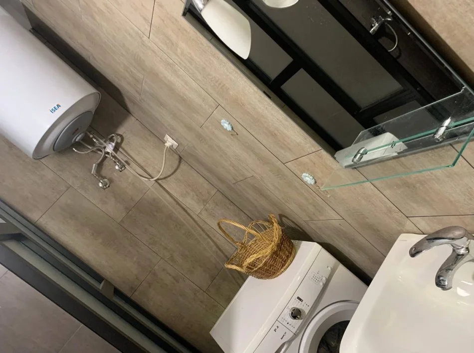 Tirane, jepet me qera apartament 1+1 Kati 3, 65 m² 450 € (RRUGA ELBASANIT)