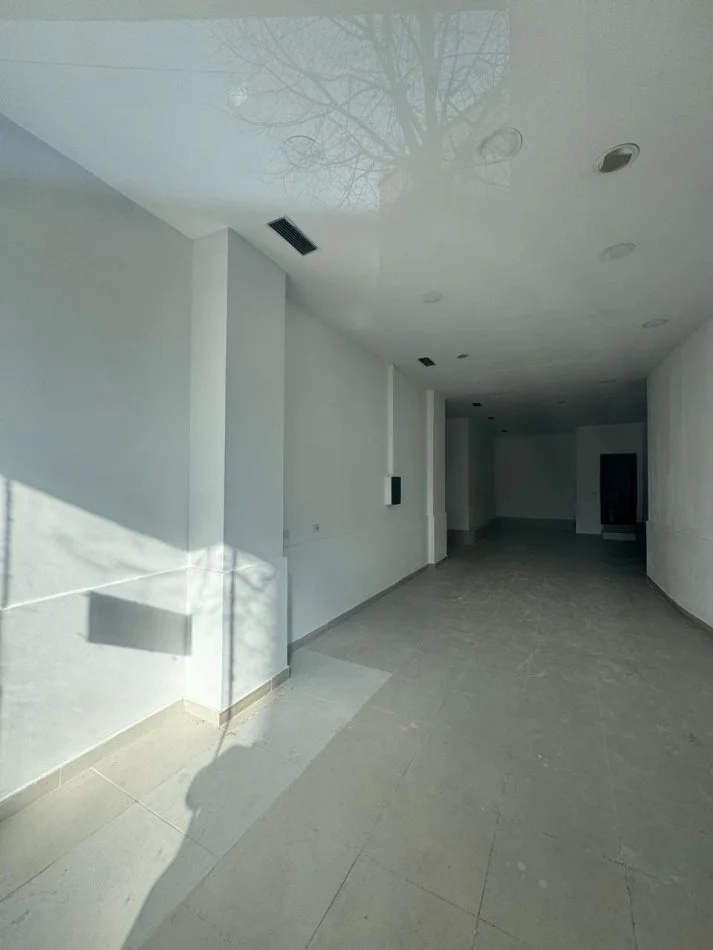 Tirane, jepet me qera dyqan Kati 0, 112 m² 800 € (RRUGA E ELBASANIT)