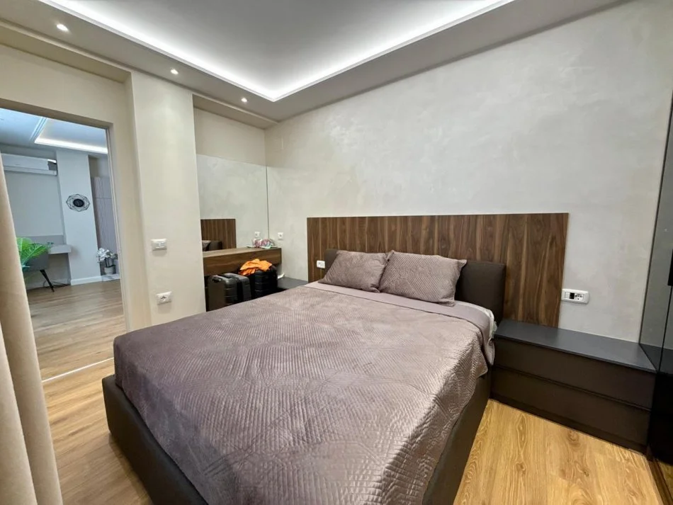 Tirane, shitet apartament 1+1 Kati 8, 70 m² (Rruga e Kavajes)