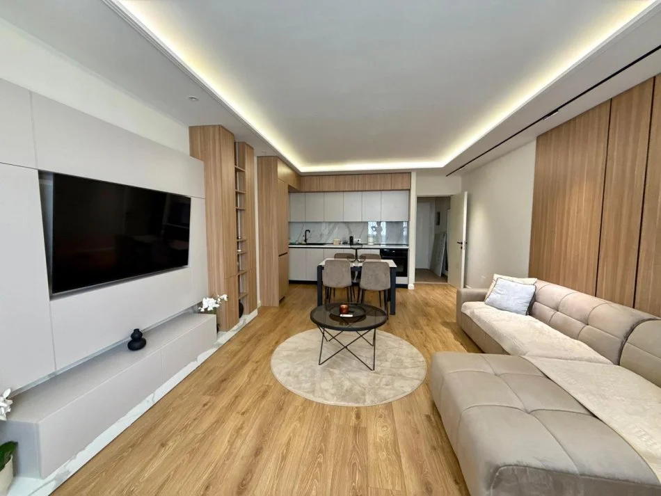 Tirane, shitet apartament 1+1 Kati 8, 70 m² (Rruga e Kavajes)