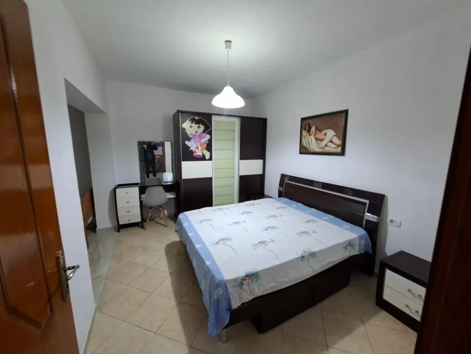 Tirane, shitet apartament 1+1+Ballkon Kati 1, (Apartament 1+1 me qira ne Laprake Spitali Ushtarak
