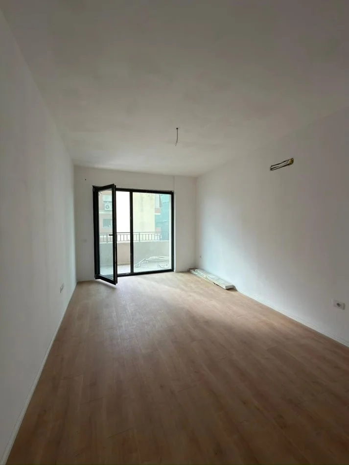 Tirane, shitet apartament 1+1+Ballkon Kati 3, 78 m² 182.500 € (Liqeni I Thate)