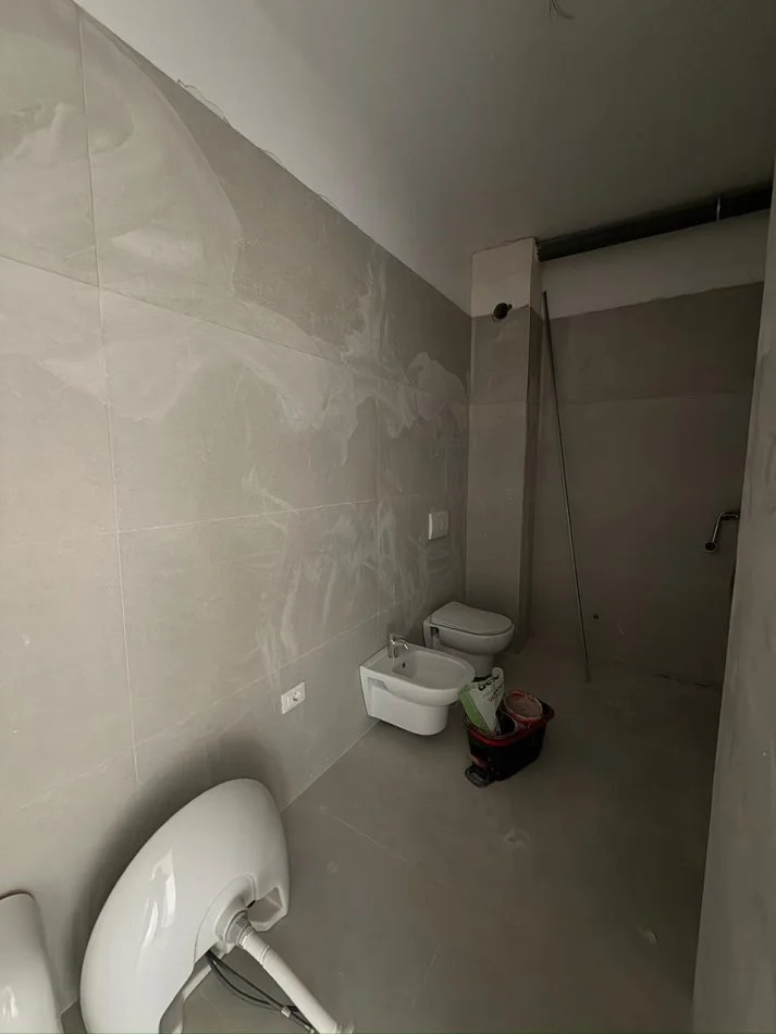 Tirane, shitet apartament 1+1+Ballkon Kati 3, 78 m² 182.500 € (Liqeni I Thate)