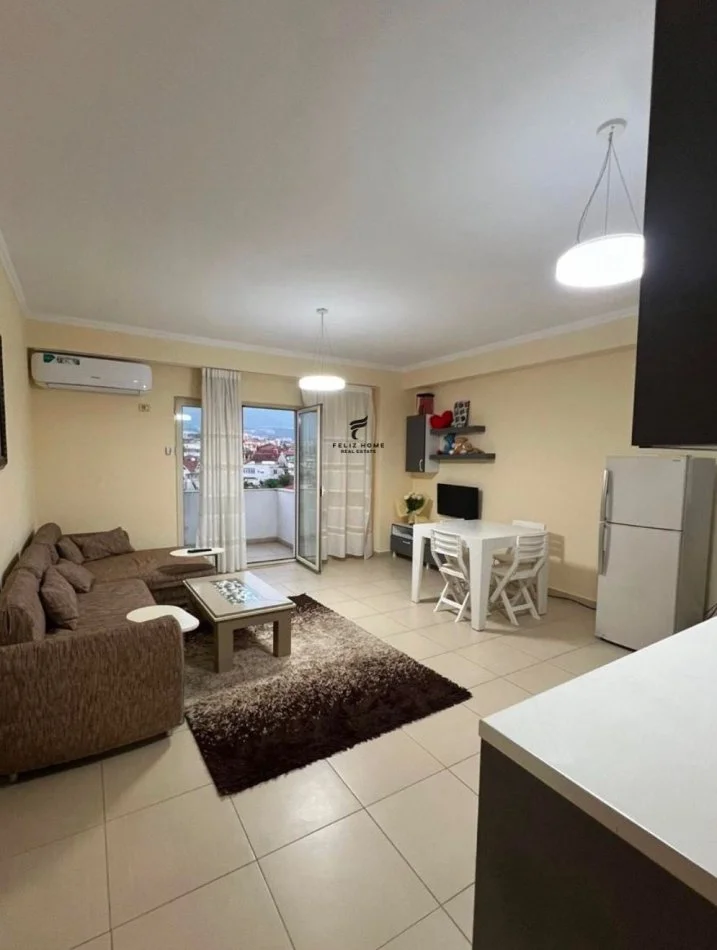 Tirane, jepet me qera apartament 1+1 Kati 5, 79 m² 500 € (BRRYLI)