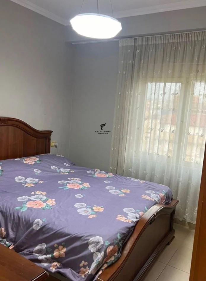 Tirane, jepet me qera apartament 1+1 Kati 5, 79 m² 500 € (BRRYLI)