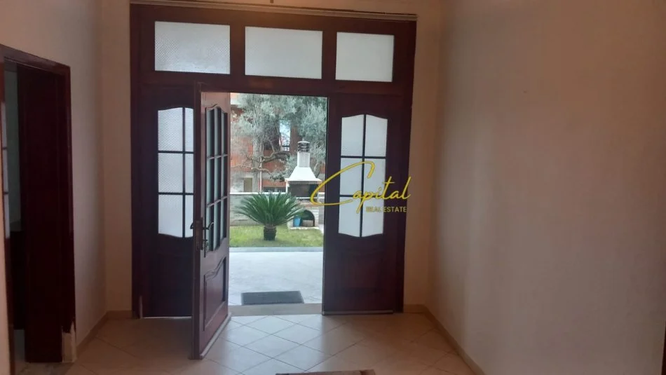 Tirane, jepet me qera apartament 2+1 Kati 1, 120 m² 350 € (SPITALI AMERIKAN 3)