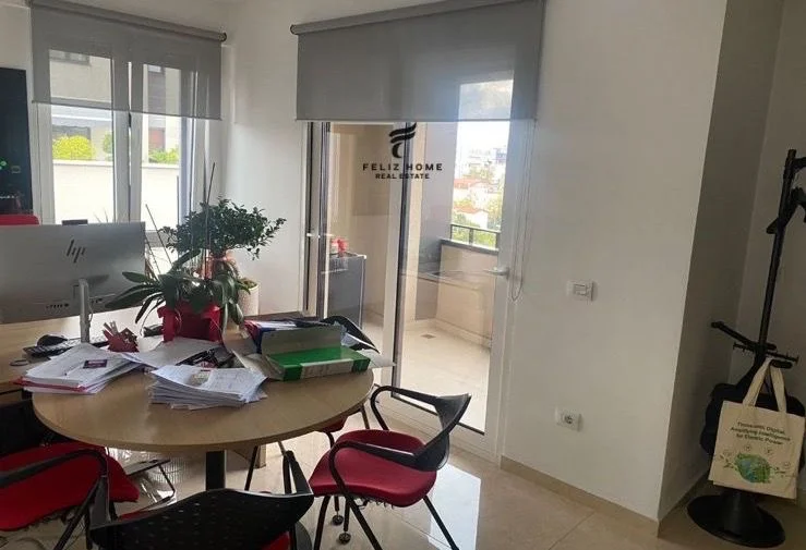 Tirane, jepet me qera zyre Kati 6, 105 m² 1.400 € (MYSLYM SHYRI)