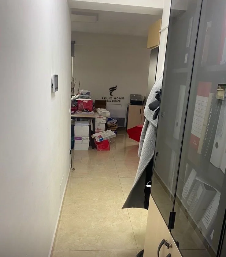 Tirane, jepet me qera zyre Kati 6, 105 m² 1.400 € (MYSLYM SHYRI)