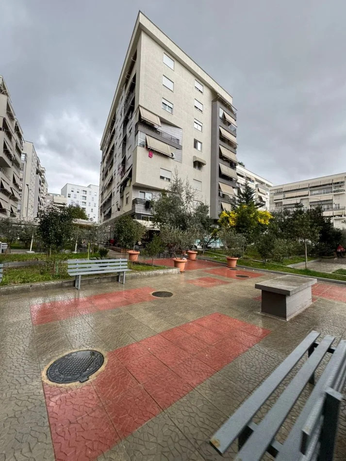 Tirane, shitet apartament 1+1 Kati 8, 60 m² 190.000 € (KOMUNA E PARISIT)