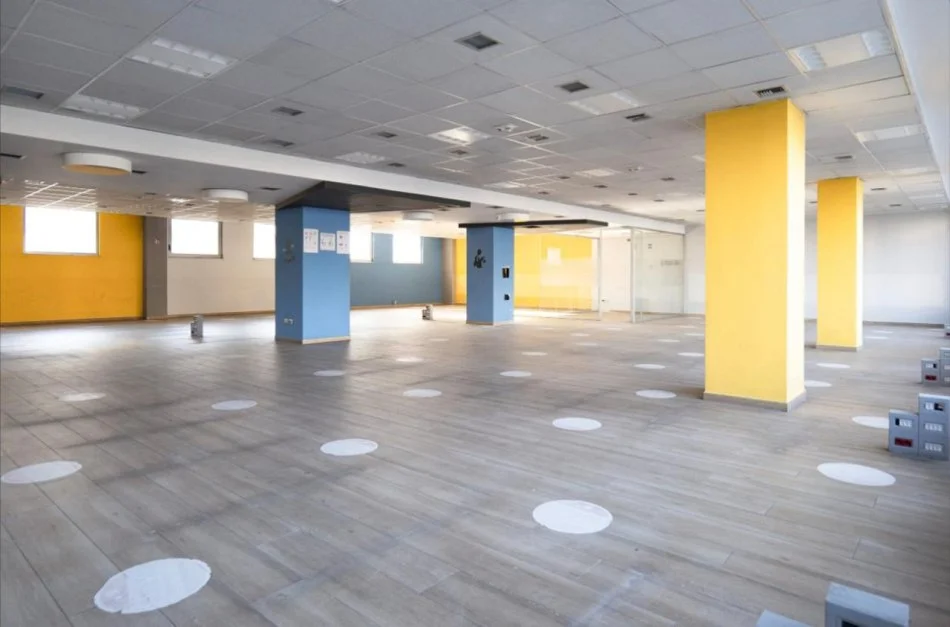 Tirane, jepet me qera zyre Kati 0, 2.470 m² 24.500 € (ALI DEMI)