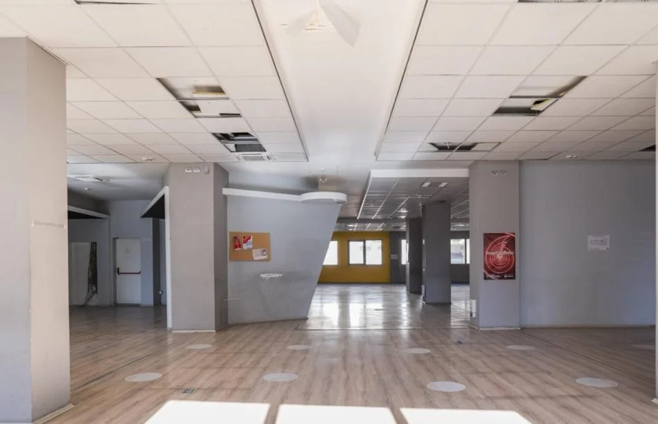 Tirane, jepet me qera zyre Kati 0, 1.350 m² 13.500 € (ALI DEMI)