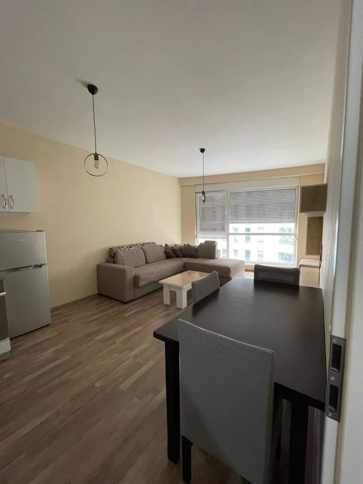 Tirane, jepet me qera apartament 1+1 , 500 € (Rruga Siri Kodra)