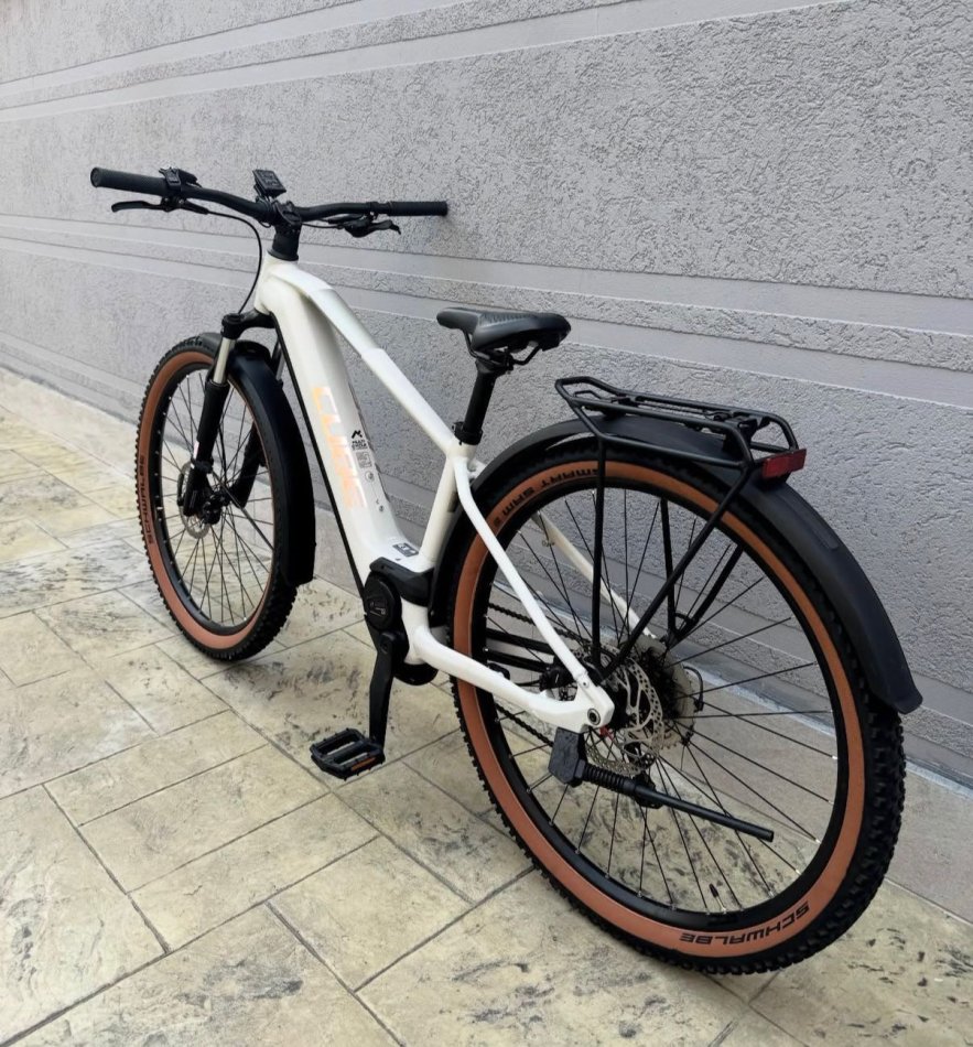 Tirane, shes biciklete elektrike CUBE e bardhë 1.200 €