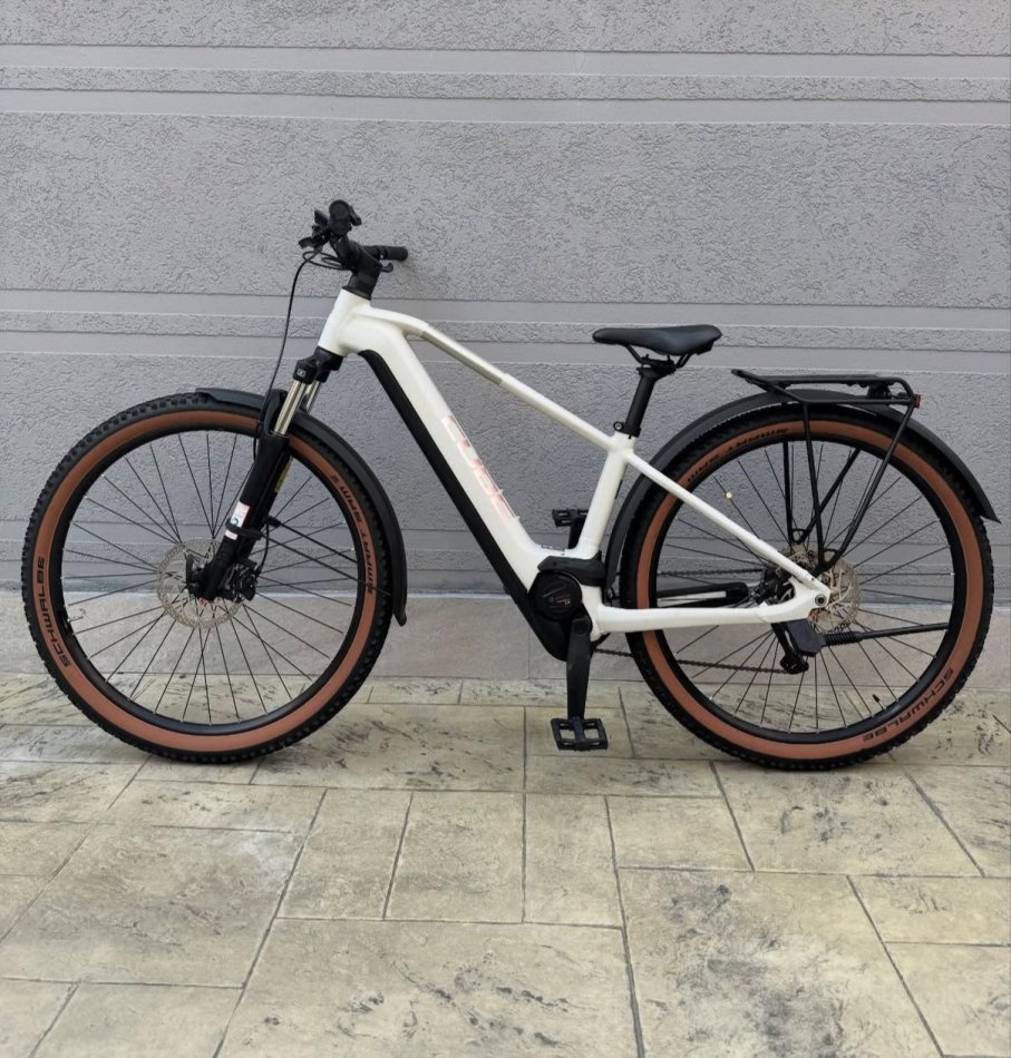 Tirane, shes biciklete elektrike CUBE e bardhë 1.200 €