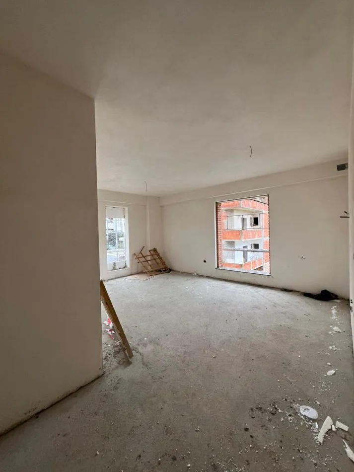 Tirane, shitet apartament 2+1 Kati 1,