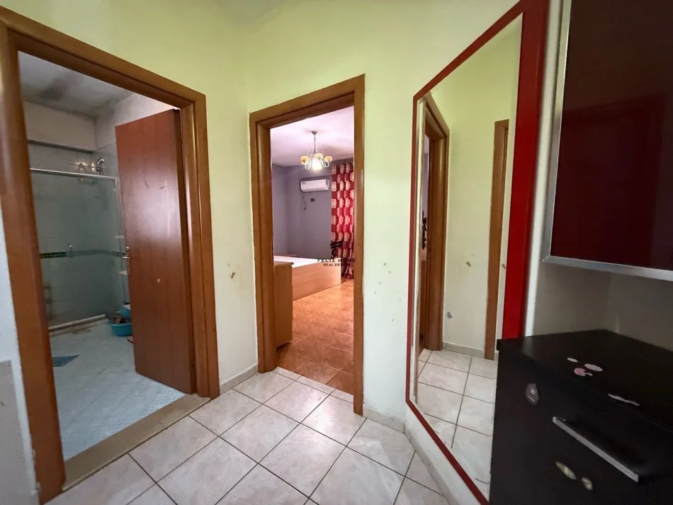 Tirane, jepet me qera apartament 2+1 Kati 1, 120 m² 1.500 € (GARDA)