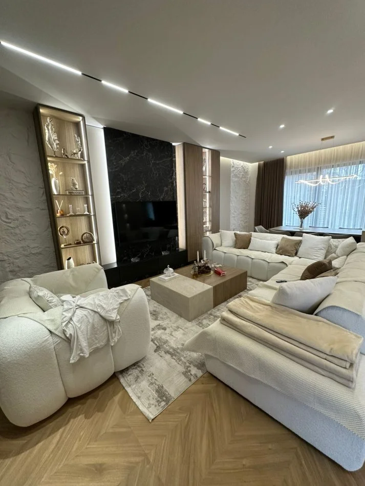 Tirane, shitet apartament 3+1+Aneks+Ballkon Kati 0, 225 m² (Vila Rose)